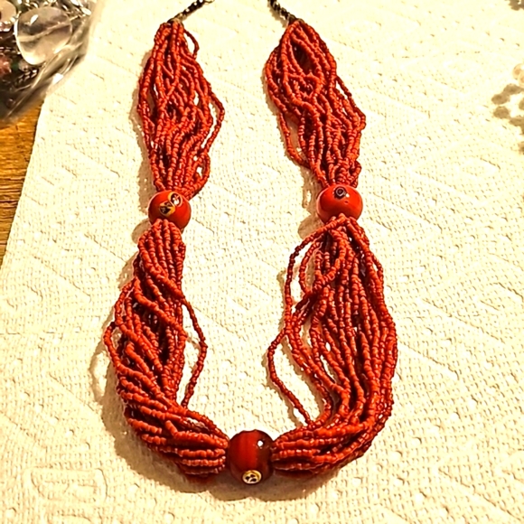 Beautiful multiple Red string necklace - Picture 2 of 5